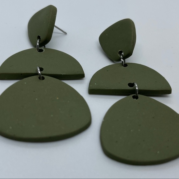 New Fun Green Earrings - Picture 4 of 6